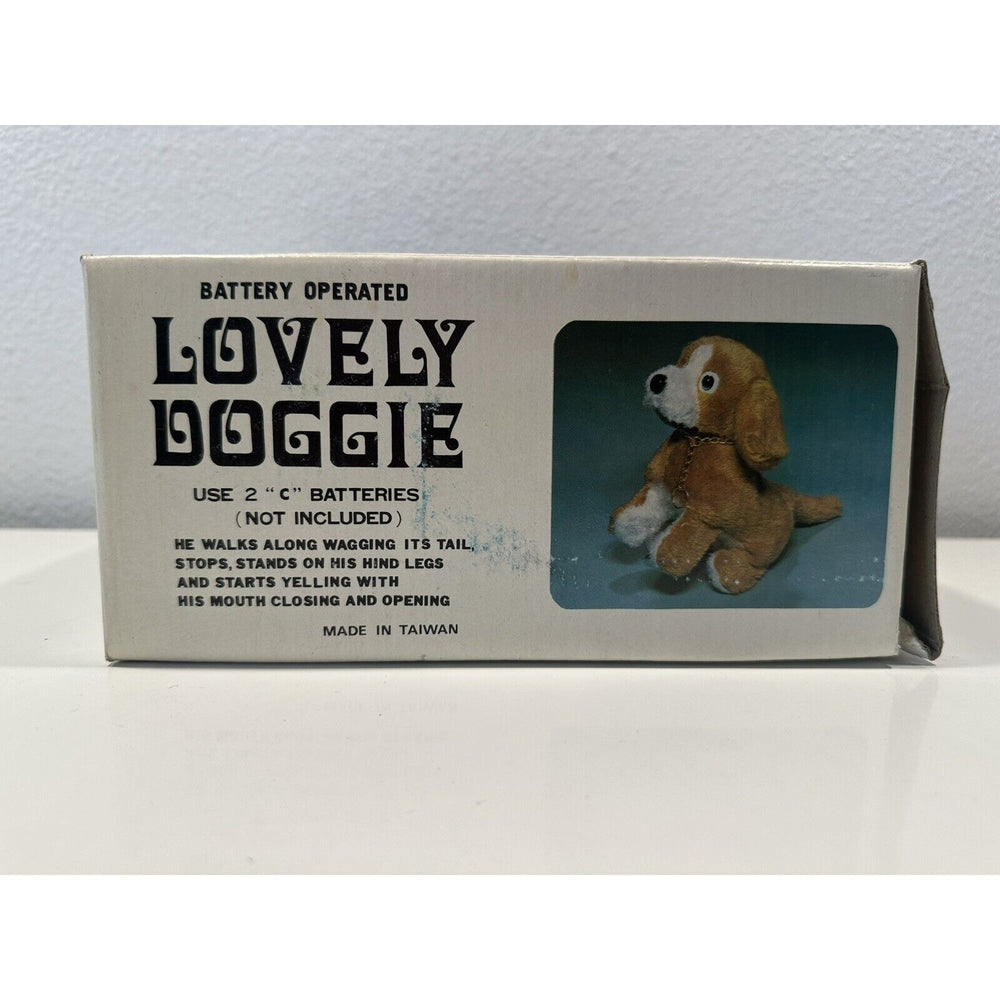 VINTAGE *NEW* 1970's Lovely Dog Walking Barking White Collared Dog