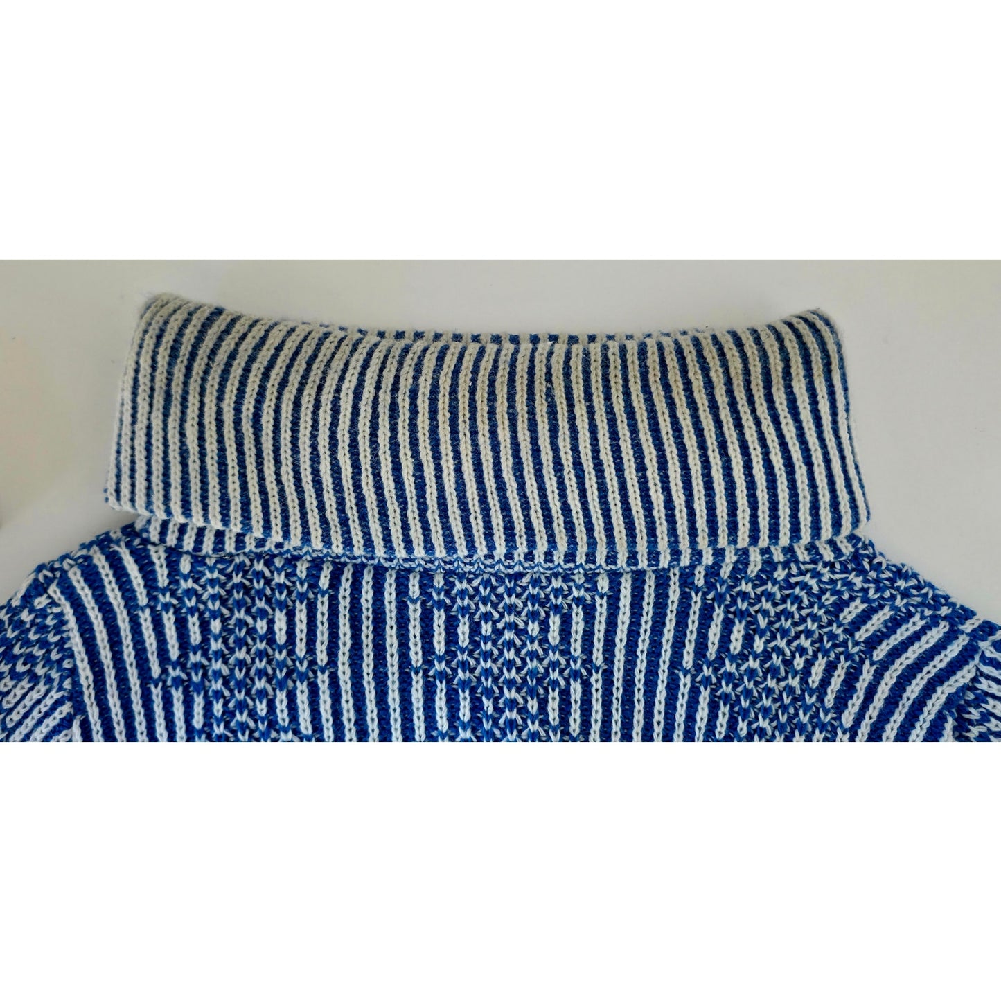 VINTAGE *NEW* 1970's Women's Blue/White Sweater 100% Acrylic Size 36