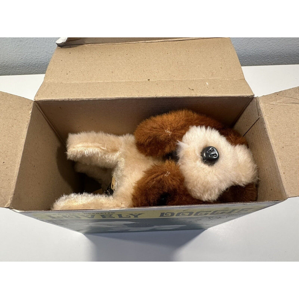 VINTAGE *NEW* 1970's Lovely Dog Walking Barking White Collared Dog