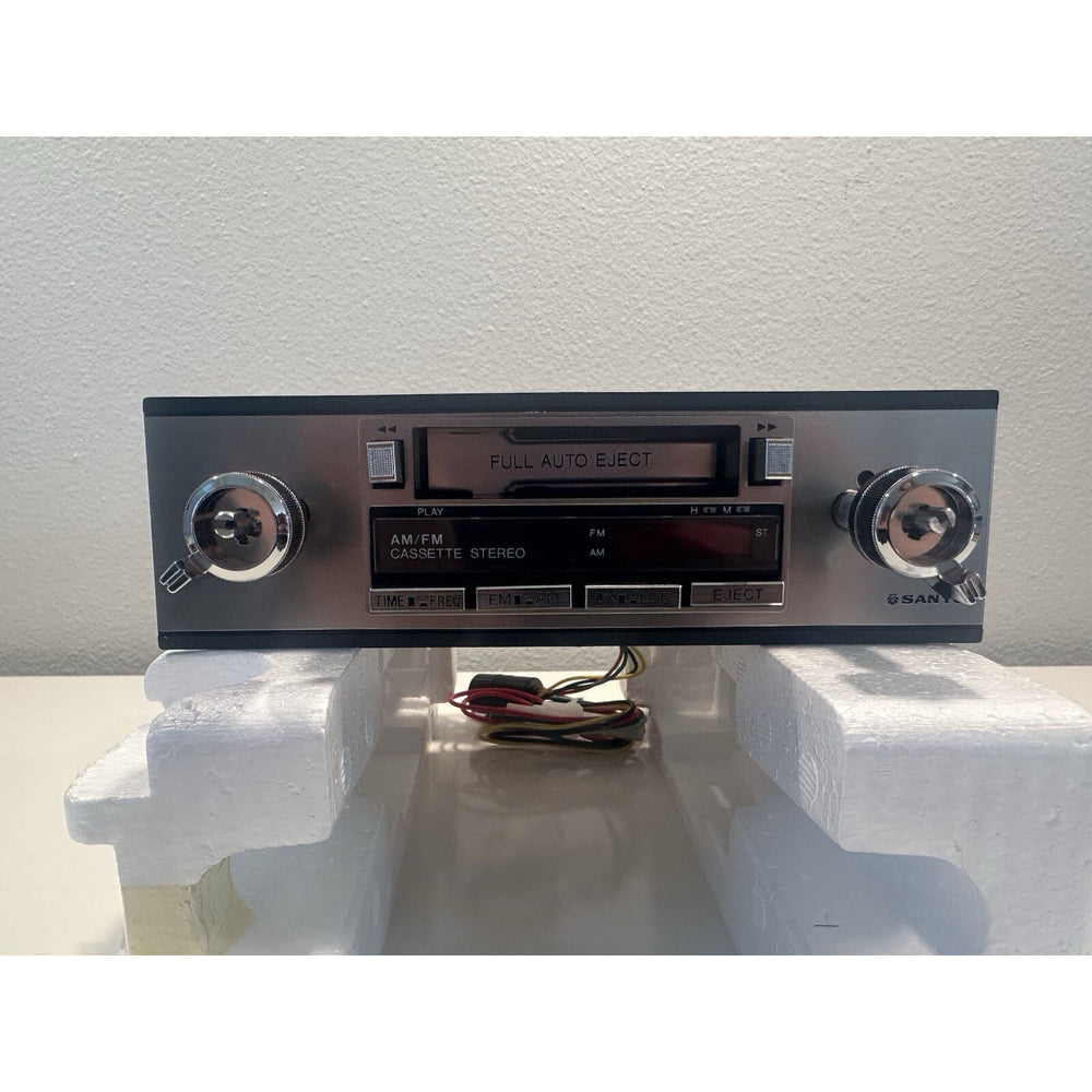 VINTAGE *NEW* Sanyo FT-C10 Indash Mini am/fm Cassette Car Stereo