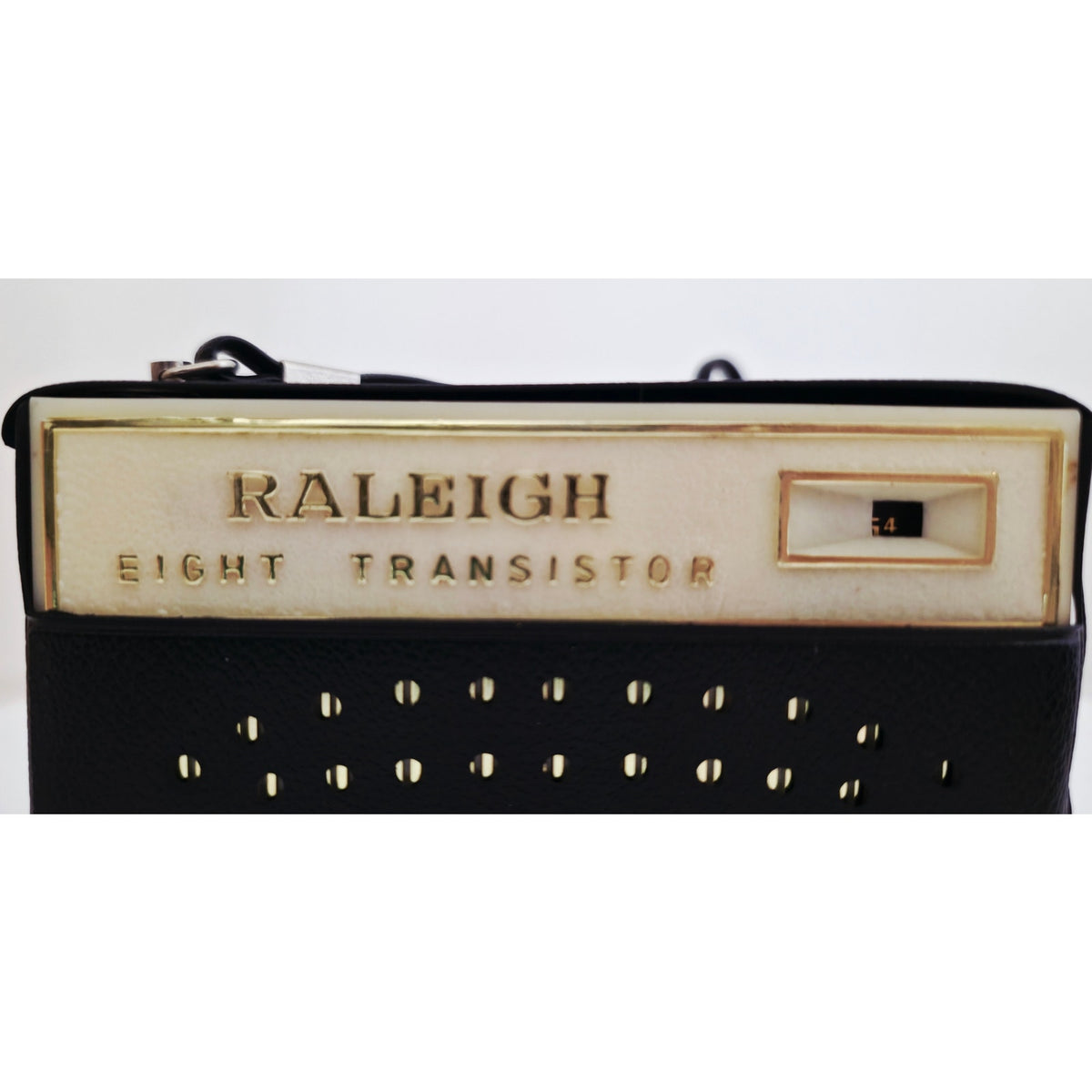VINTAGE *PRISTINE* 1970's Raleigh 8 Model 822 Black AM Transistor Radio