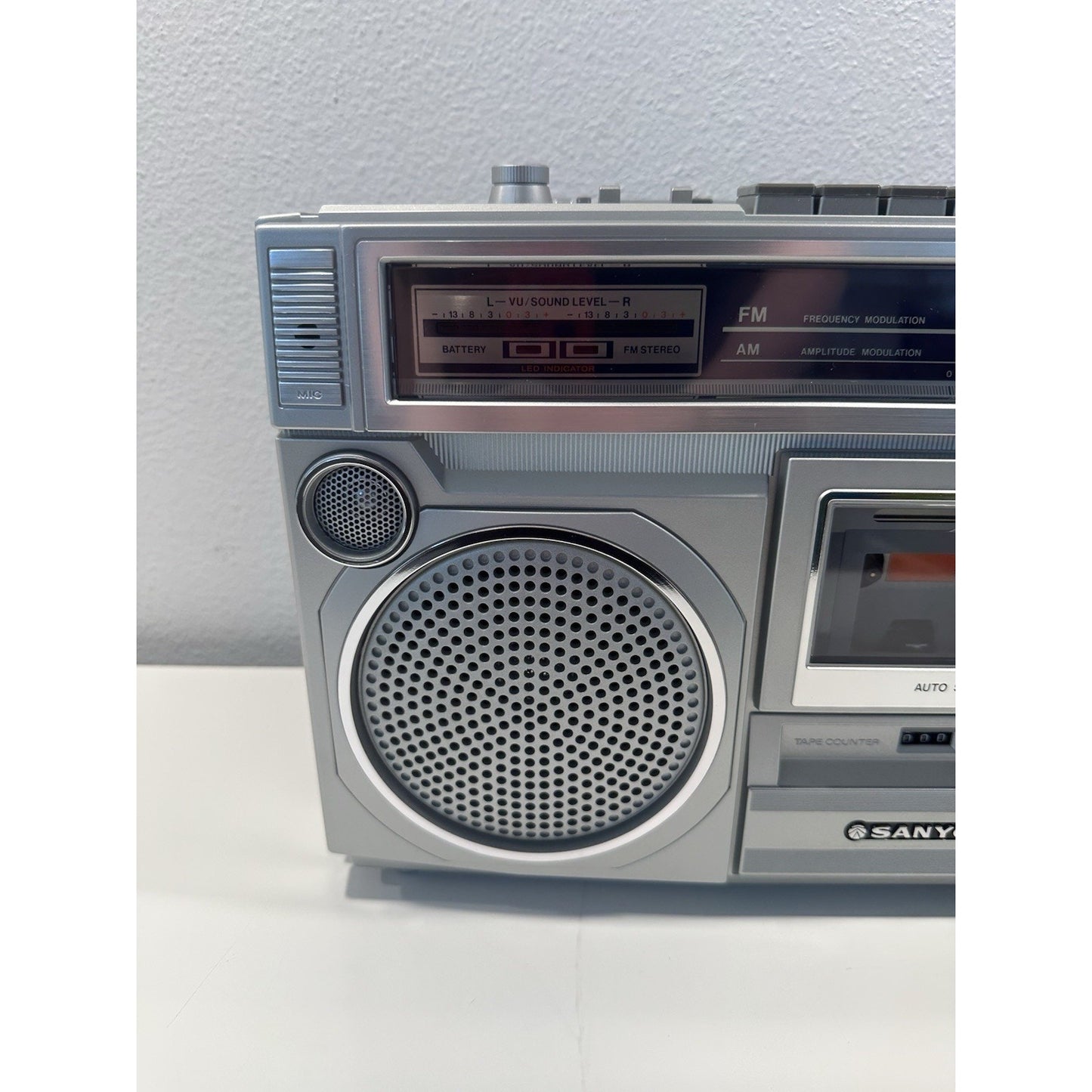 VINTAGE *NEW* 1980's Sanyo Boombox M9924 am/fm Cassette Boombox Ghettoblaster