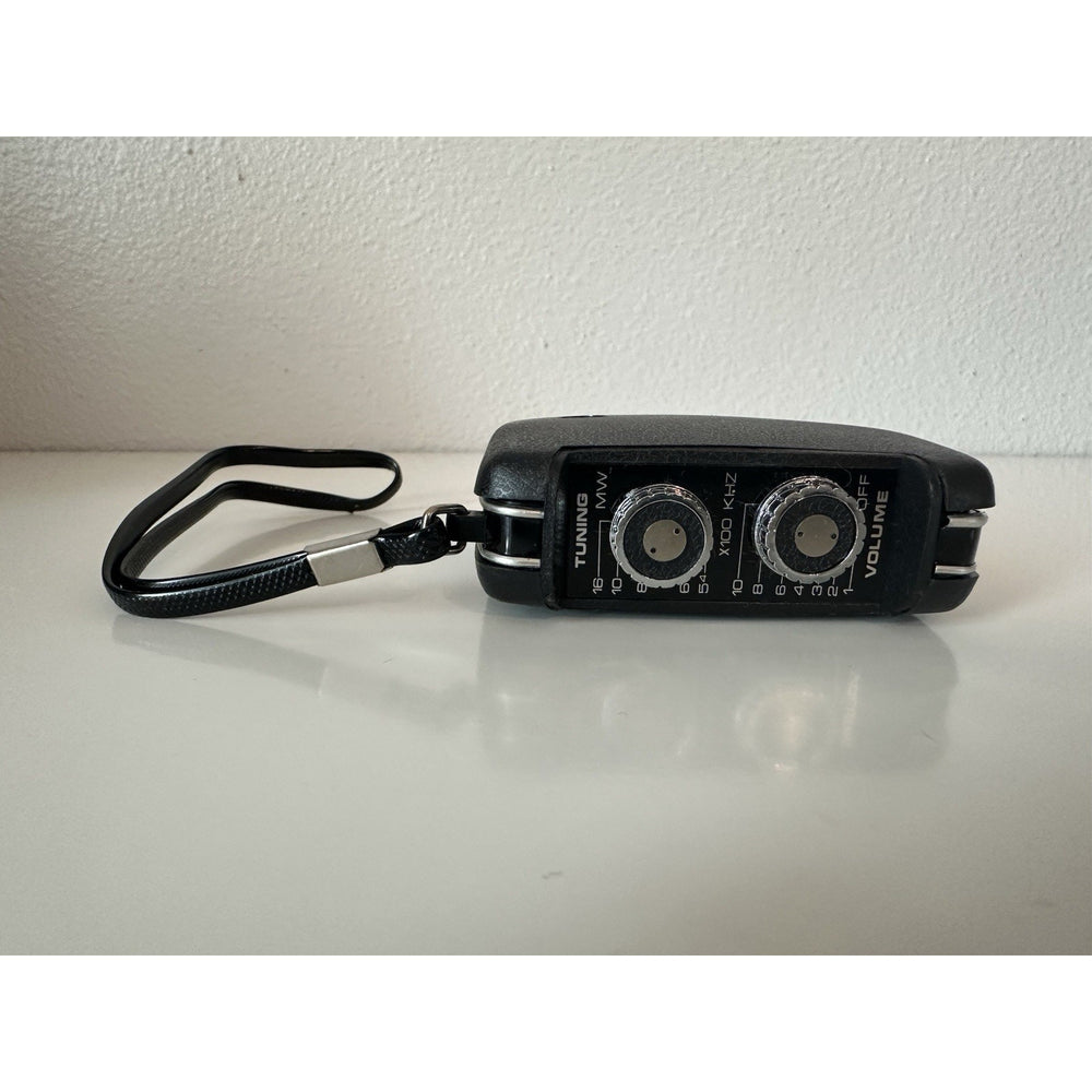 VINTAGE *NEW* 1970's Four Star FS-7 Solid State AM Radio in Black