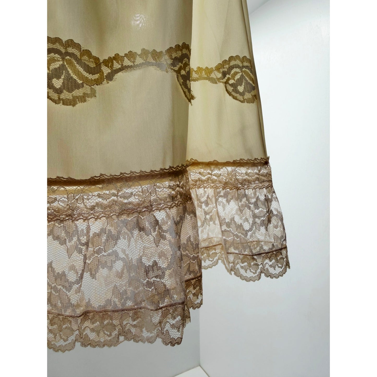 VINTAGE *NEW* 1960's Collins Aikman Women's Cream with Lace Slip Skirt Size M