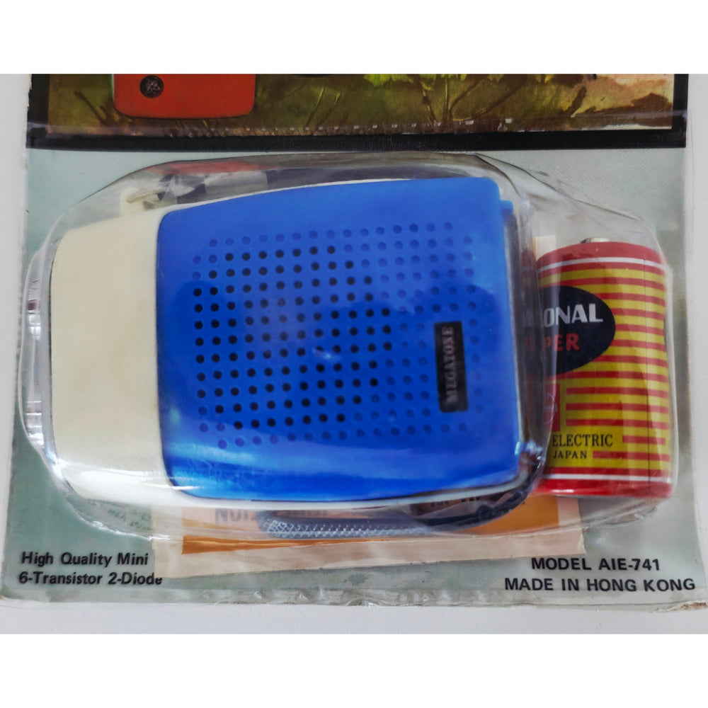 VINTAGE *NEW* 1970's Megatone AIE-741 Solid State Micro Transistor Radio Red White and Blue