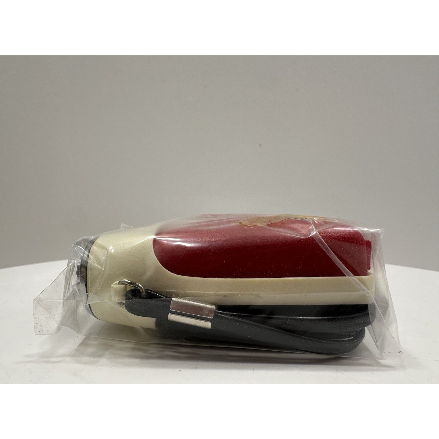 VINTAGE *NEW* 1970's Sakura FS-19 Solid State Micro Transistor Radio Red/Black