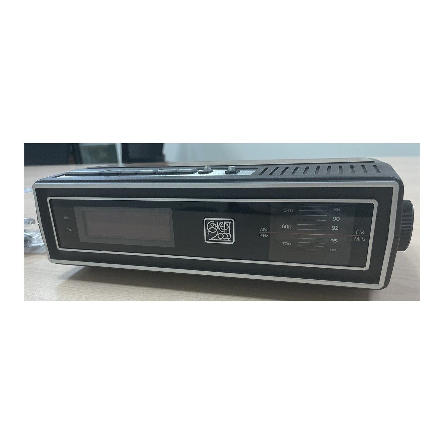 VINTAGE *NEW* 1970's Concept 2000 AM/FM Electronic Digital Clock Radio