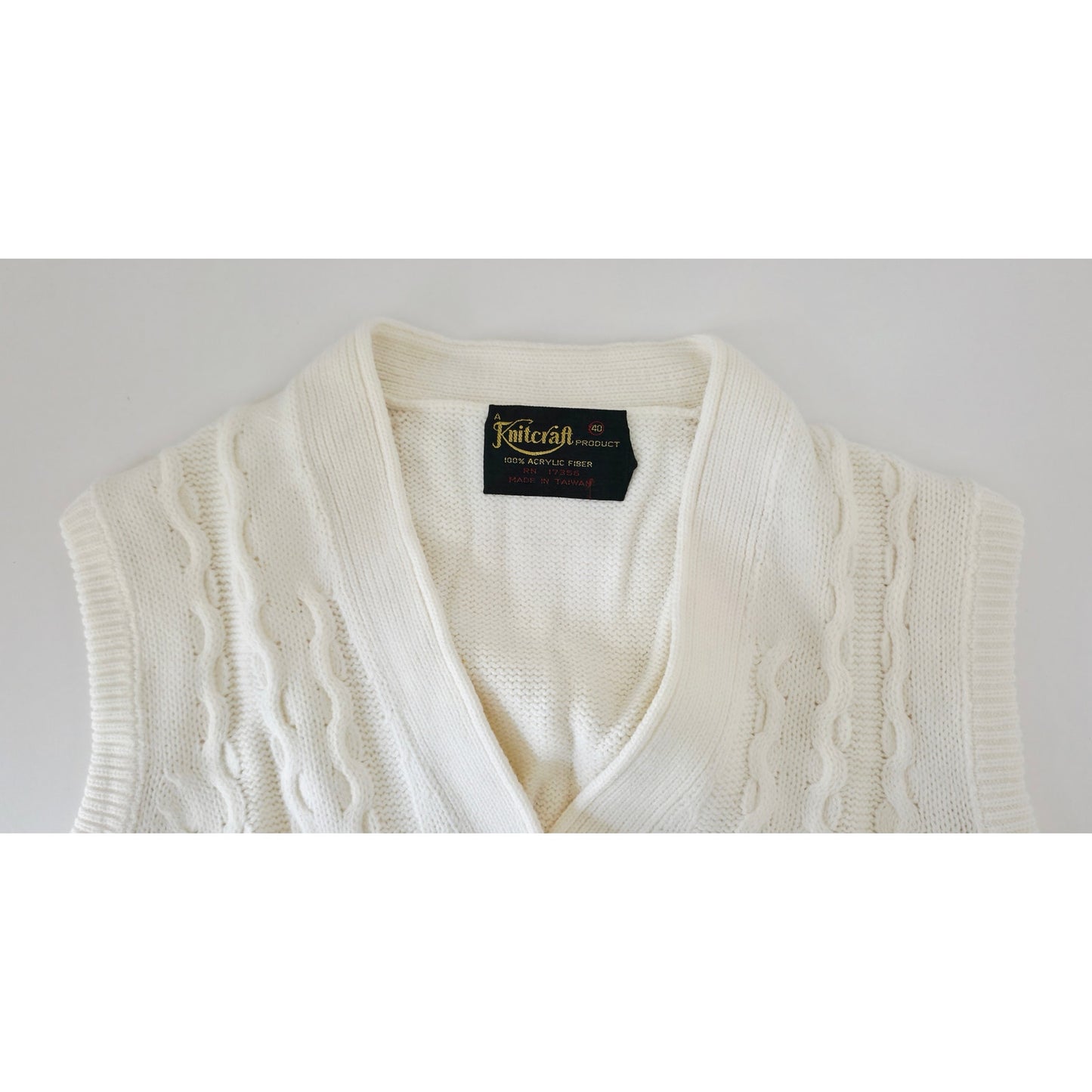 VINTAGE *NEW* 1970's Women's Cream Sweater Vest with Belt 100% Acrylic Size 40