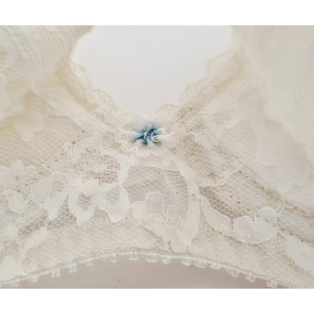 VINTAGE *NEW* 1960's Carnival Women's White Lace Bra with Blue Flower Size 36B