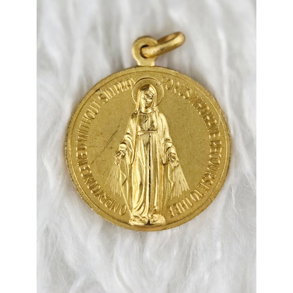 VINTAGE *NEW* 1950's Praying Madonna Gold-Toned Religious Pendant 1.25"