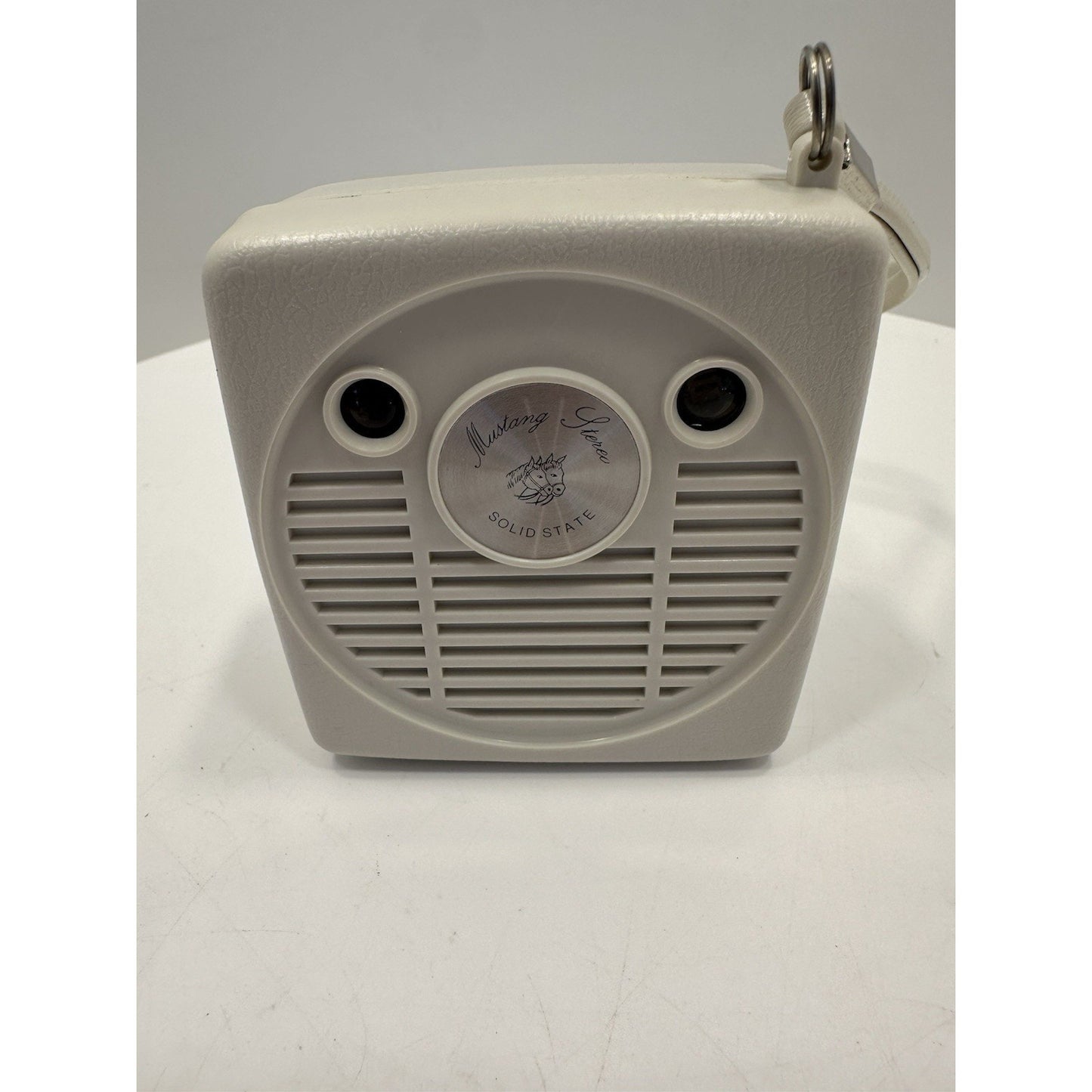 VINTAGE *NEW* 1960's MUSTANG AM Micro Solid State Transistor Radio White
