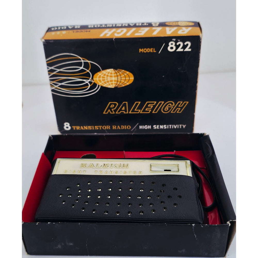 VINTAGE *PRISTINE* 1970's Raleigh 8 Model 822 Black AM Transistor Radio
