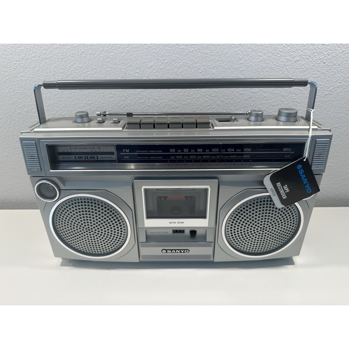 VINTAGE *NEW* 1980's Sanyo Boombox M9924 am/fm Cassette Boombox Ghettoblaster