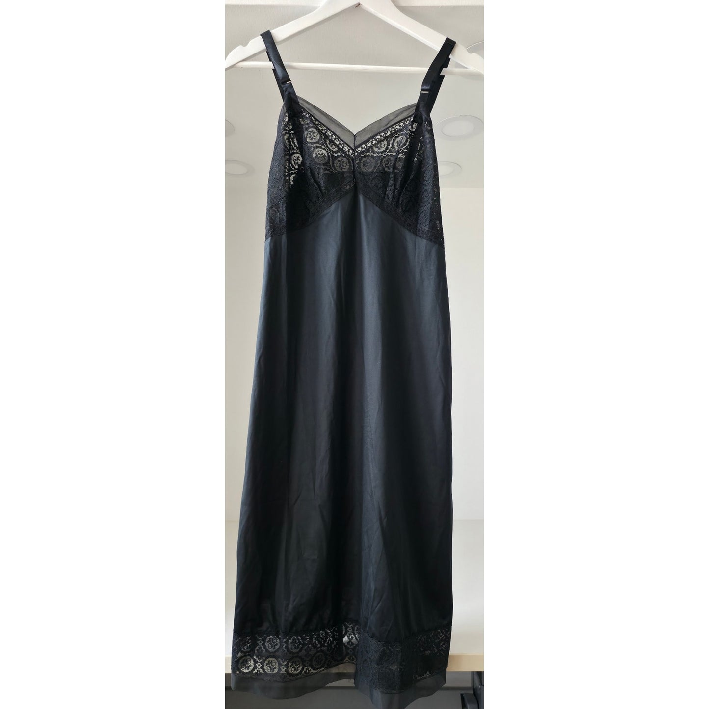 VINTAGE *NEW* 1960's Kayser Black 100% Nylon w/Lace Trim Slip Size S (32)