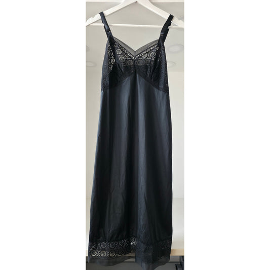 VINTAGE *NEW* 1960's Kayser Black 100% Nylon w/Lace Trim Slip Size S (32)