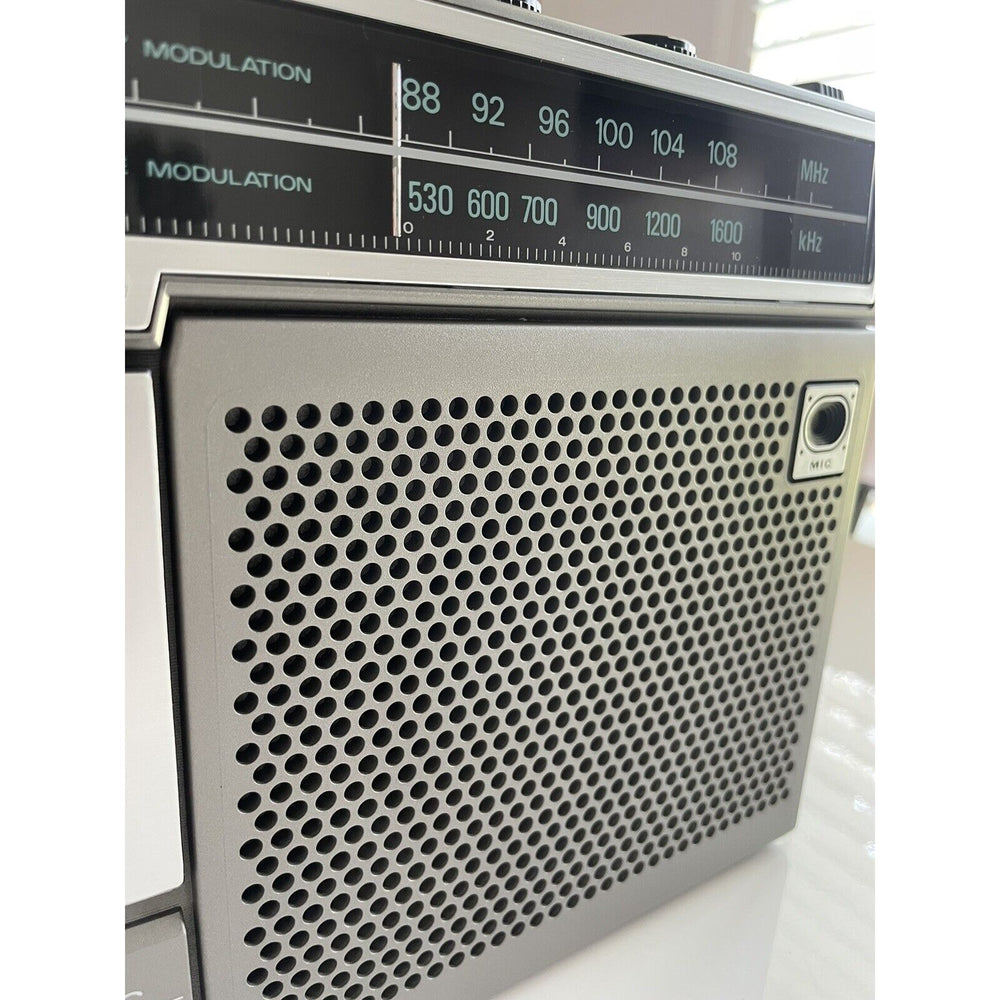 VINTAGE *NEW* Sanyo M2562 am/fm Portable Tape Recorder Boom Box