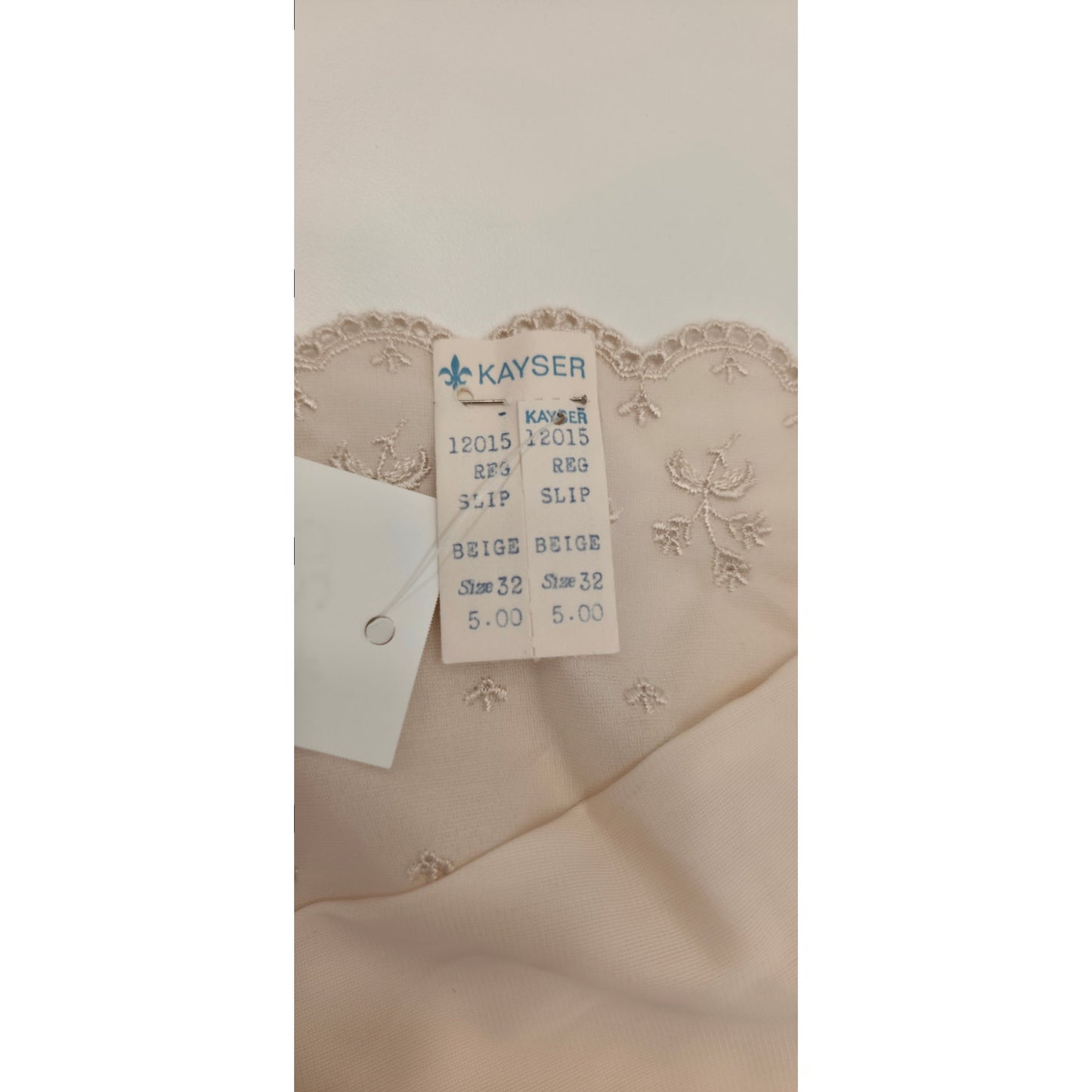 VINTAGE *NEW* 1960's Kayser Cream 100% Nylon Lace Trim Slip Size S (32)