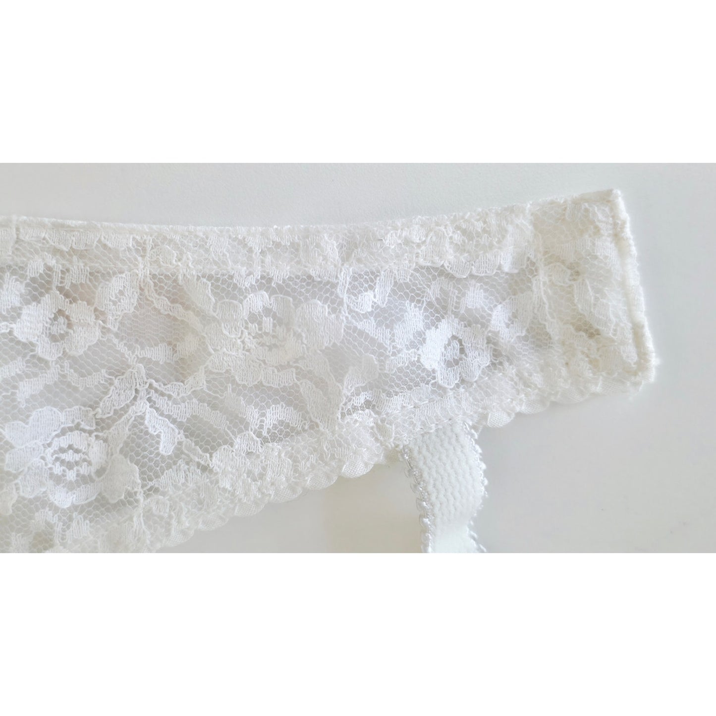 VINTAGE *PRISTINE* 1960's Women's White Lace Push-Up Bra w/Blue Flower Size 38B