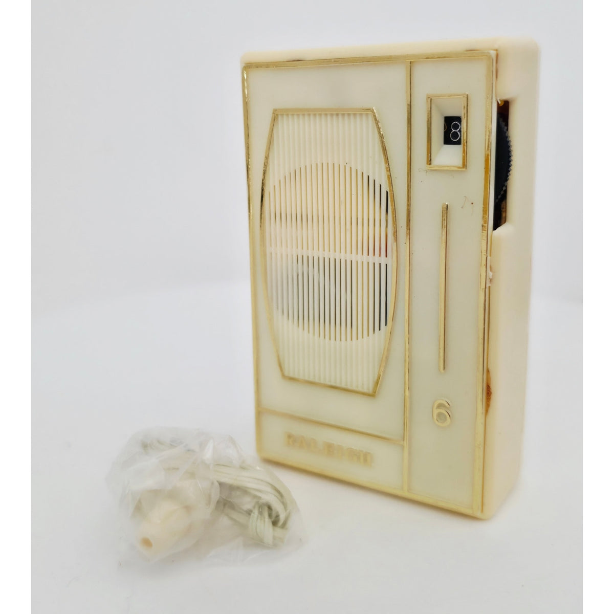 VINTAGE *PRISTINE* 1960's Raleigh 6 Model 612 AM Transistor Radio