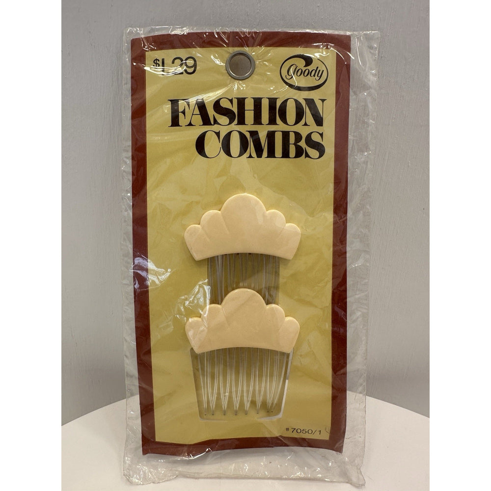 VINTAGE *NEW* 1975 Goody #7050 Kant-Slip Fashion Combs Small Scallop Cream USA