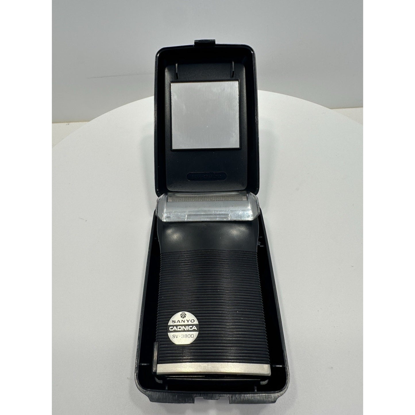 VINTAGE *PRISTINE* 1970's Sanyo SV-3800 Electric Shaver Rechargeable Razor