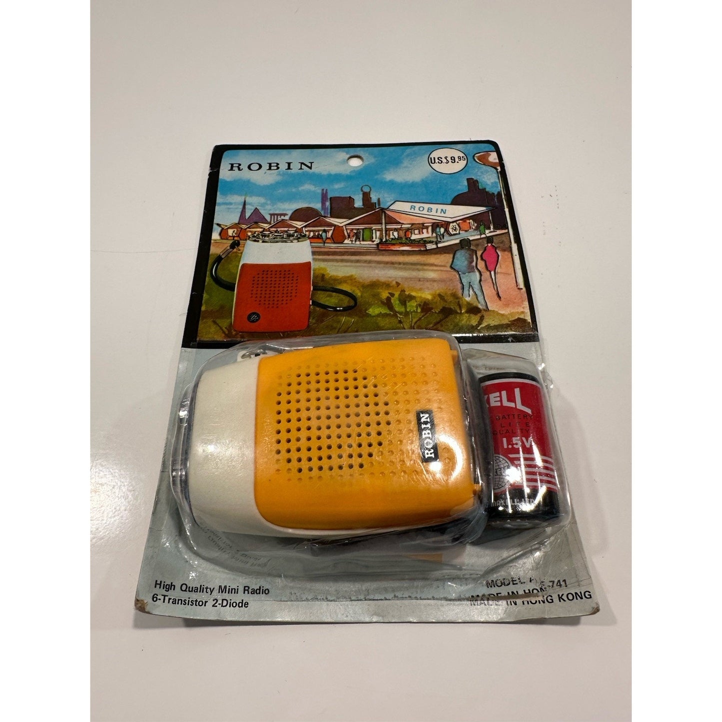 VINTAGE *NEW* ROBIN AIE-741 Yellow Solid State Micro Transistor Radio