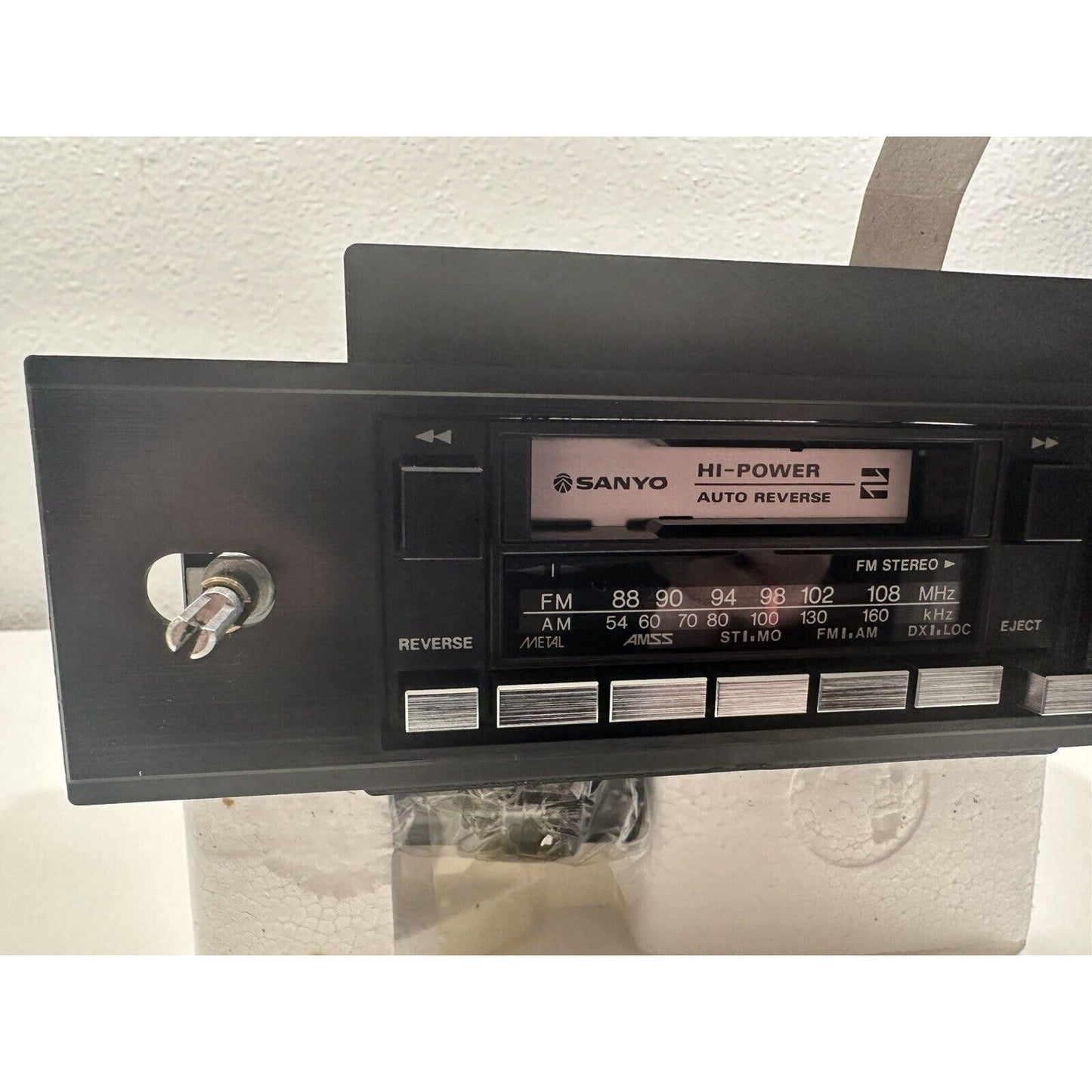 VINTAGE *NEW* Sanyo FT-V84 Indash High Power am/fm Cassette Car Stereo