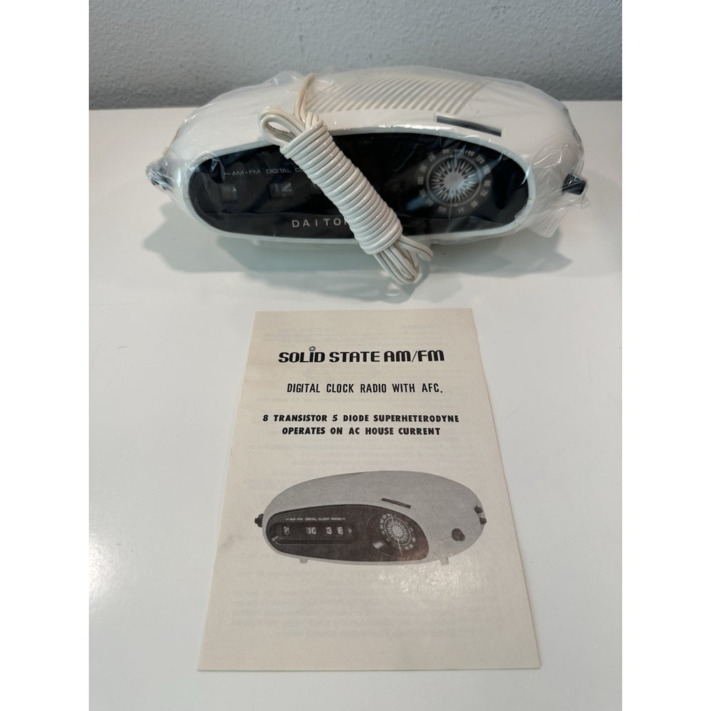 VINTAGE *NEW* 1970's DAITON Space Age Analog am/fm Clock Radio