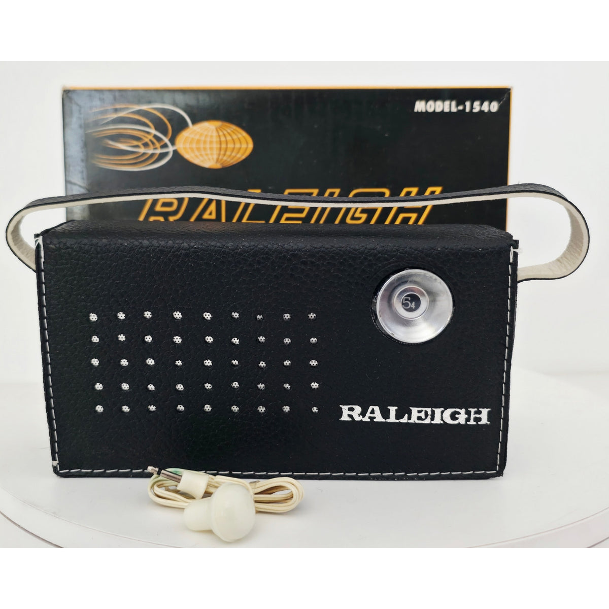 VINTAGE *NEW* 1960's Raleigh 15 Model 1540 Transistor AM Radio with Travel Case