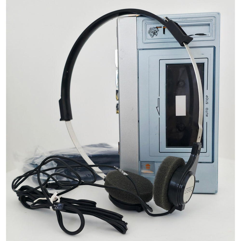 VINTAGE Needs Lovin' 1980's Ambassador WM-511 AM/FM Walkman  Cassette Player