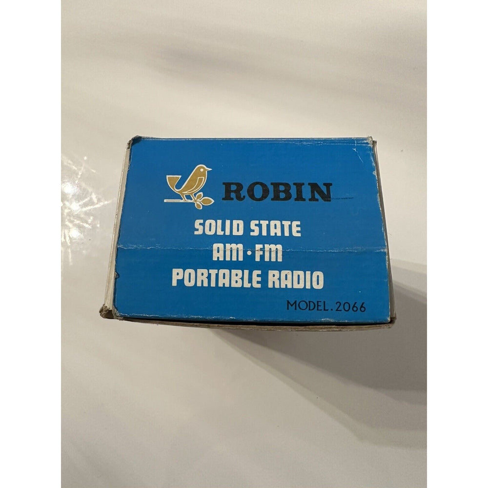 VINTAGE *NEW* Robin #2066 Solid State AM/FM Portable Radio