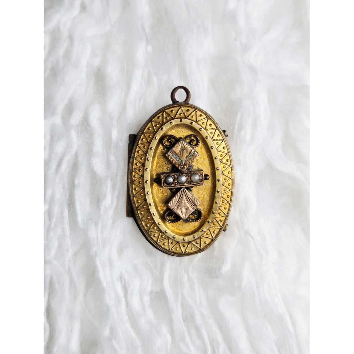 VINTAGE *NEW* 1950's Gold-Toned Locket with Design 1.5"