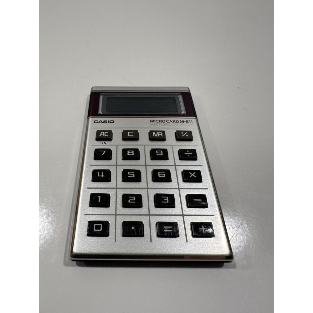 VINTAGE *NEW* CASIO M-811 Micro Card Electronic Calculator