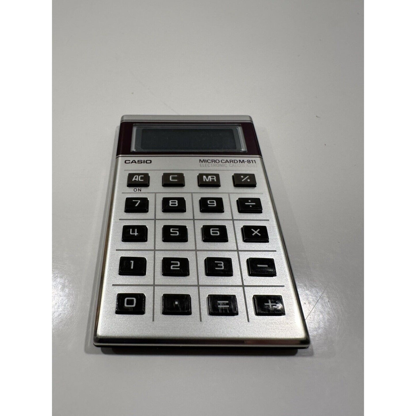 VINTAGE *NEW* CASIO M-811 Micro Card Electronic Calculator