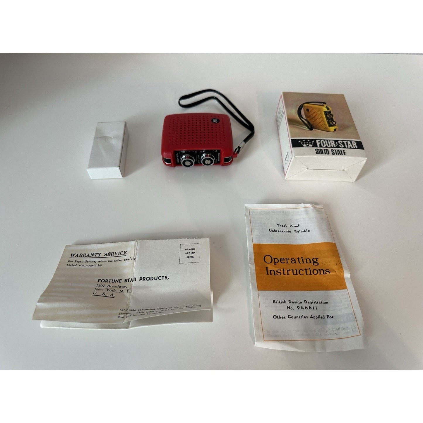 VINTAGE *NEW* 1970's Four Star FS-7 Solid State Radio in Red - RARE