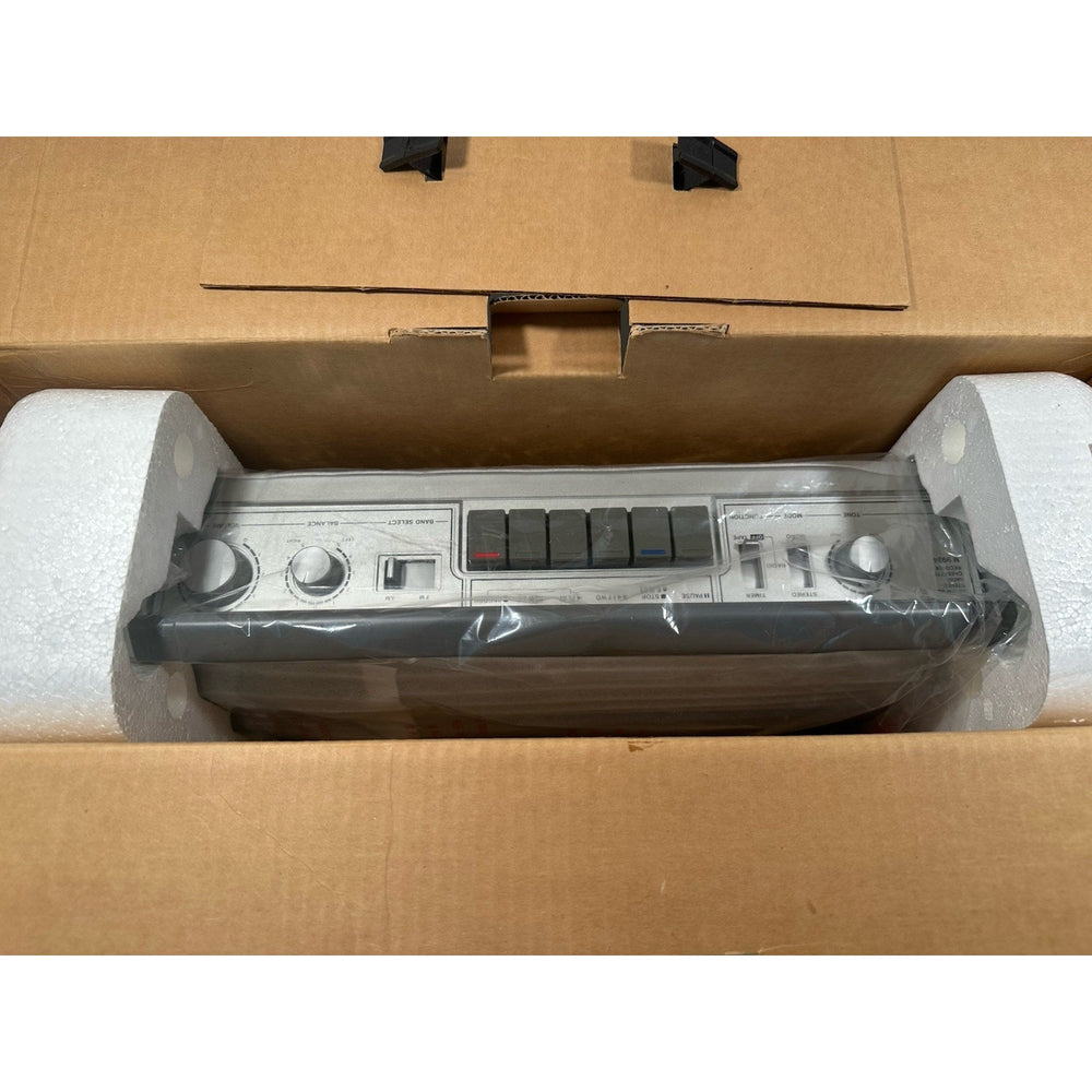 VINTAGE *NEW* 1980's Sanyo Boombox M9924 am/fm Cassette Boombox Ghettoblaster
