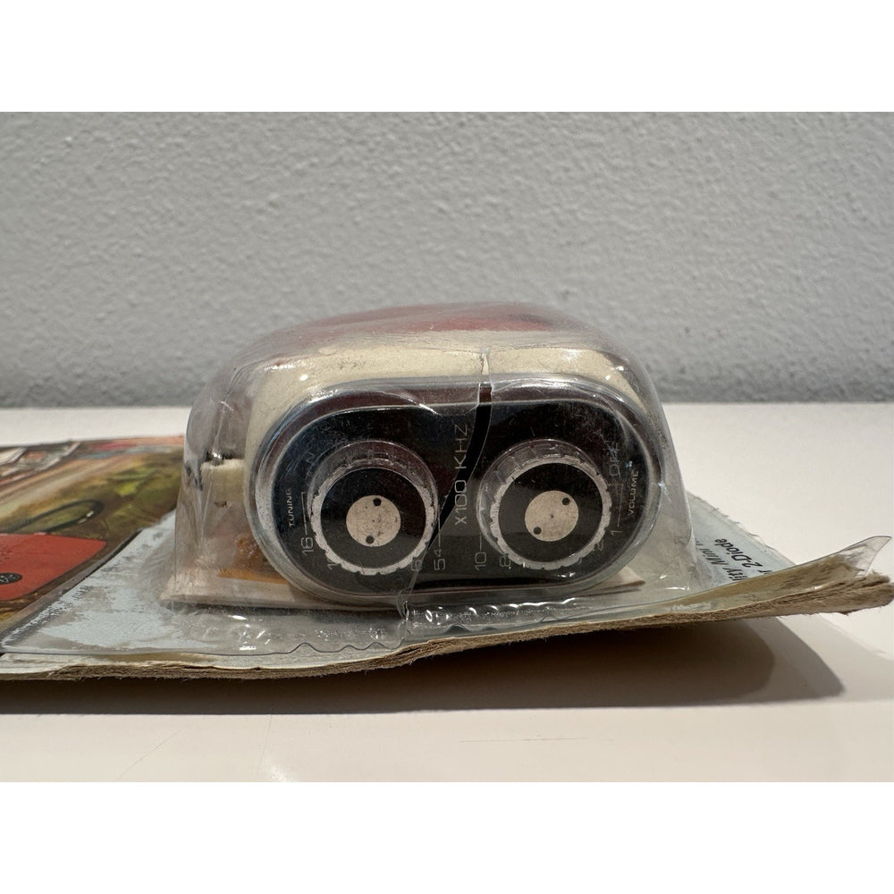 VINTAGE *NEW* ROBIN AIE-741 Red Solid State Micro Transistor Radio