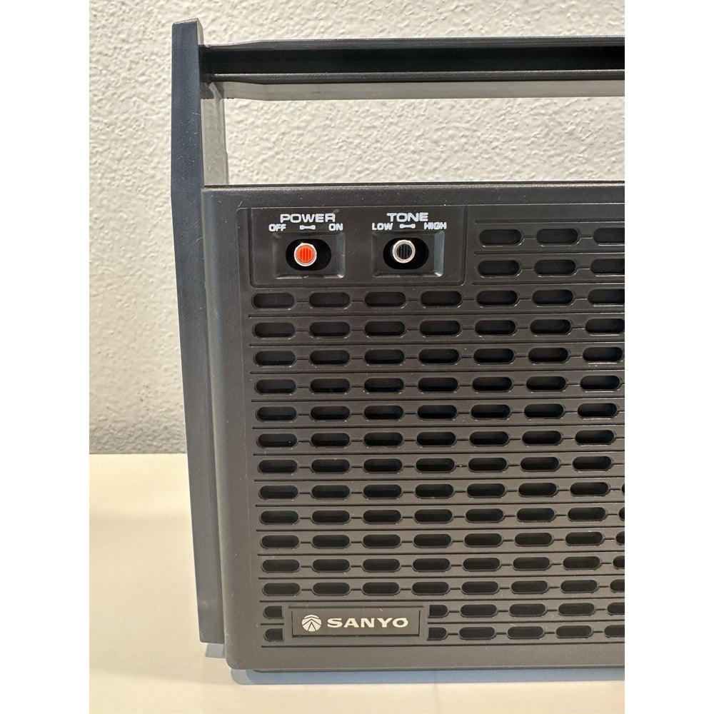 VINTAGE *NEW* 1980's Sanyo AM/FM Portable Radio RP-5330 2-Band Low/High Tone