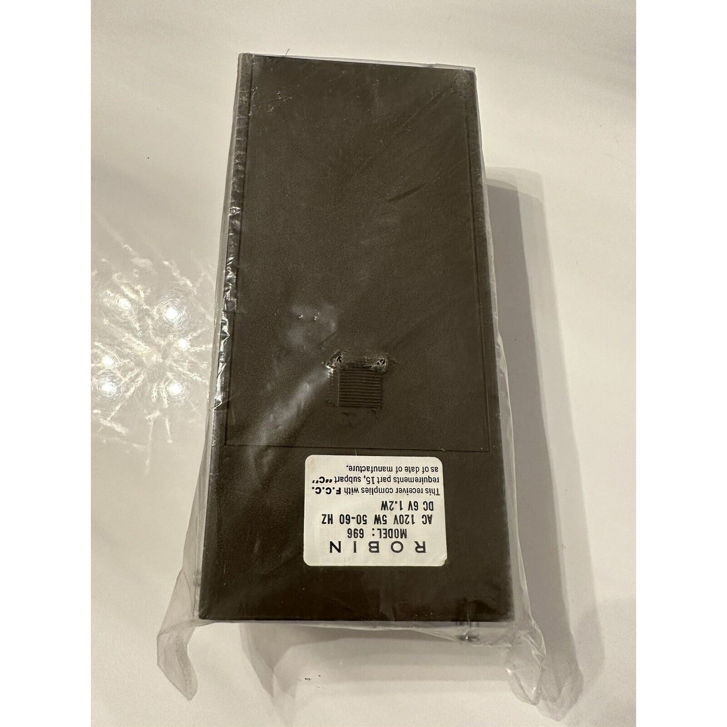 VINTAGE *NEW* Robin #2066 Solid State AM/FM Portable Radio