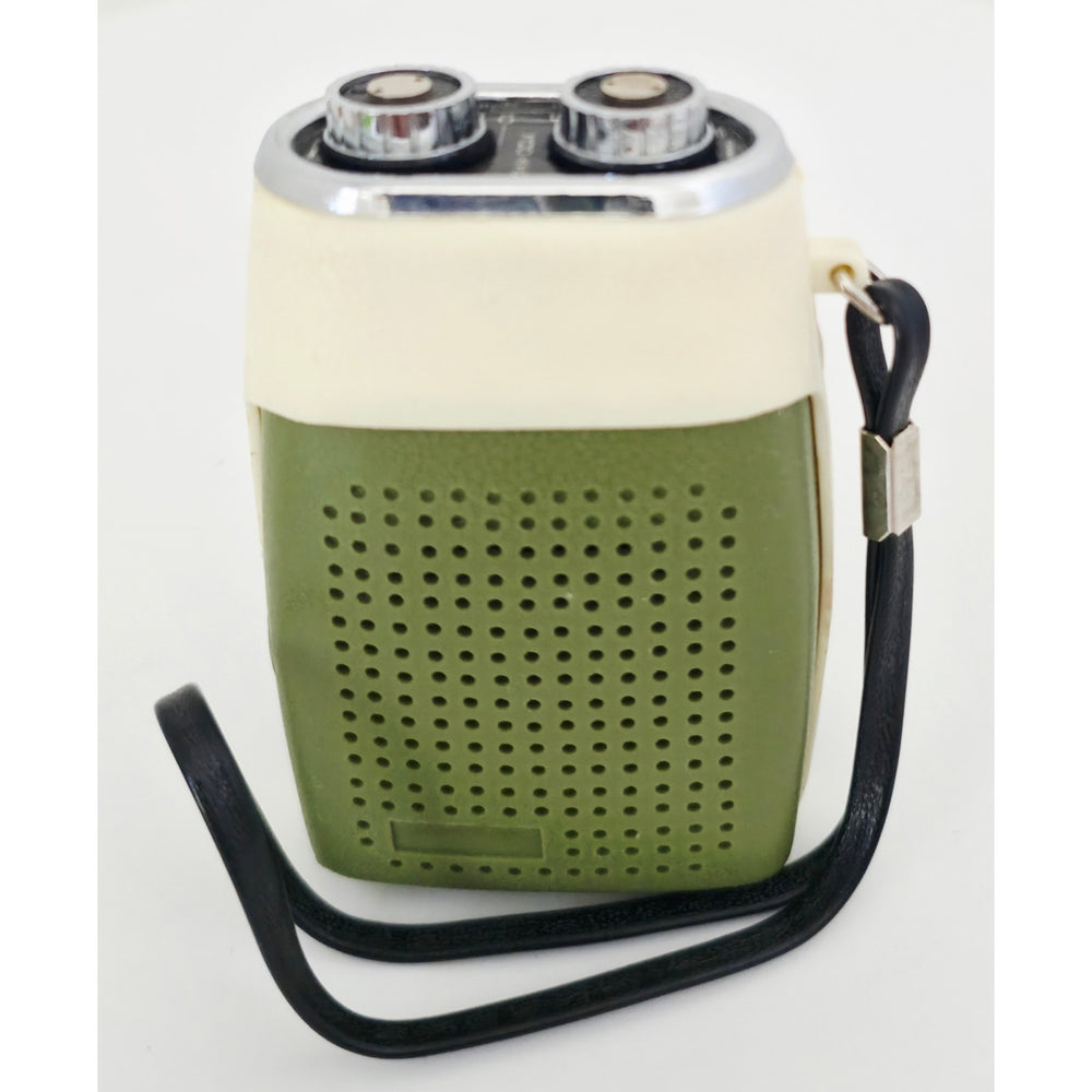 VINTAGE *NEW* 1960's Sakura FS-19 Green/Black Solid State Micro Transistor Radio