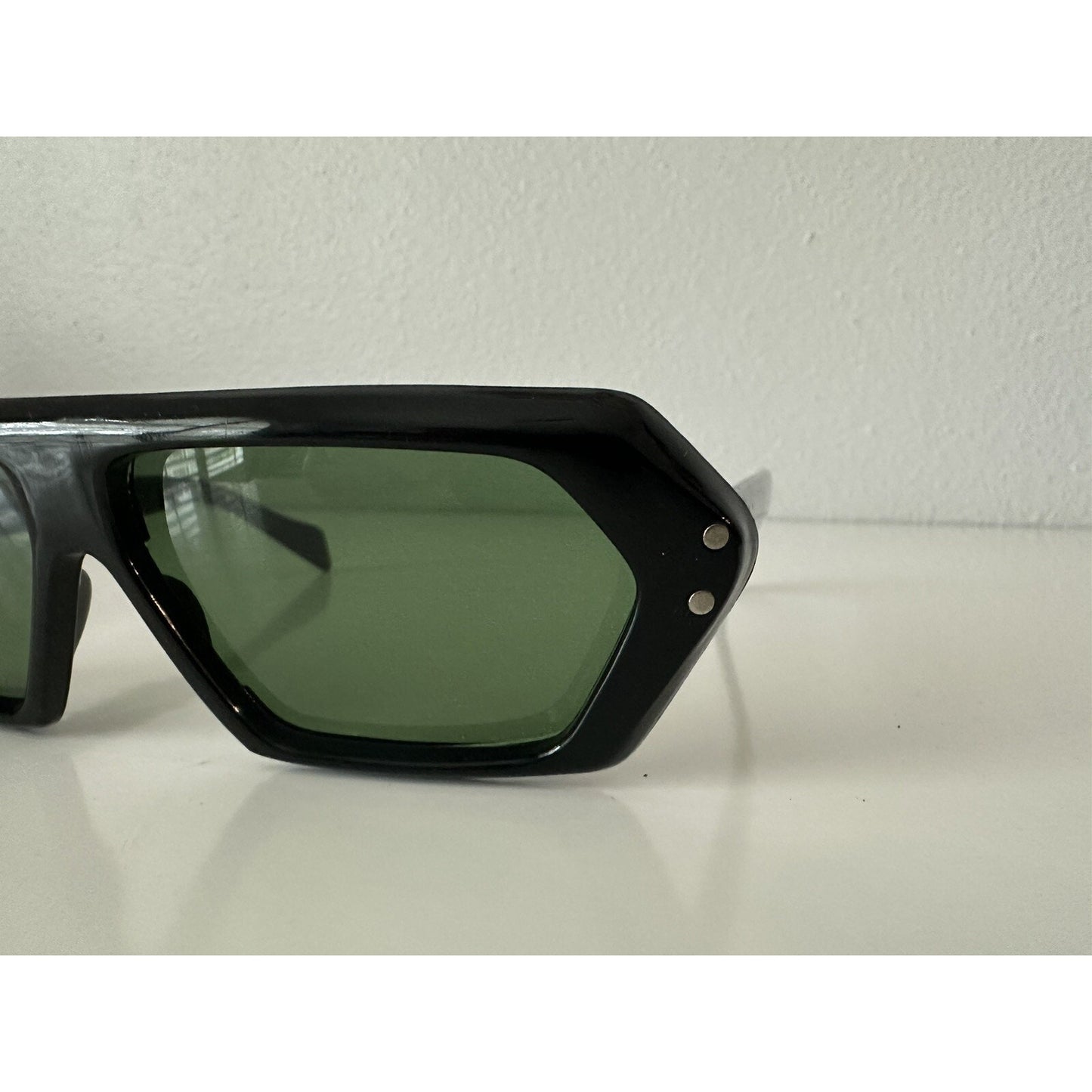 VINTAGE *NEW* 1970's Glam Unisex Sunglasses Black Hex Frame MINT