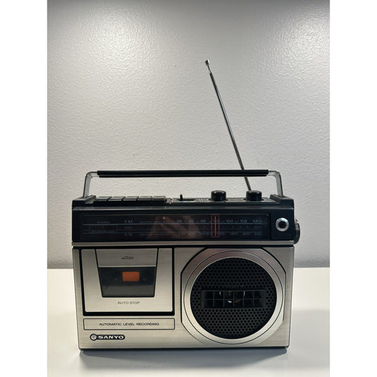 VINTAGE *NEW* 1980's Sanyo M2409 AM/FM Portable Cassette Tape Recorder Boombox Made in Japan