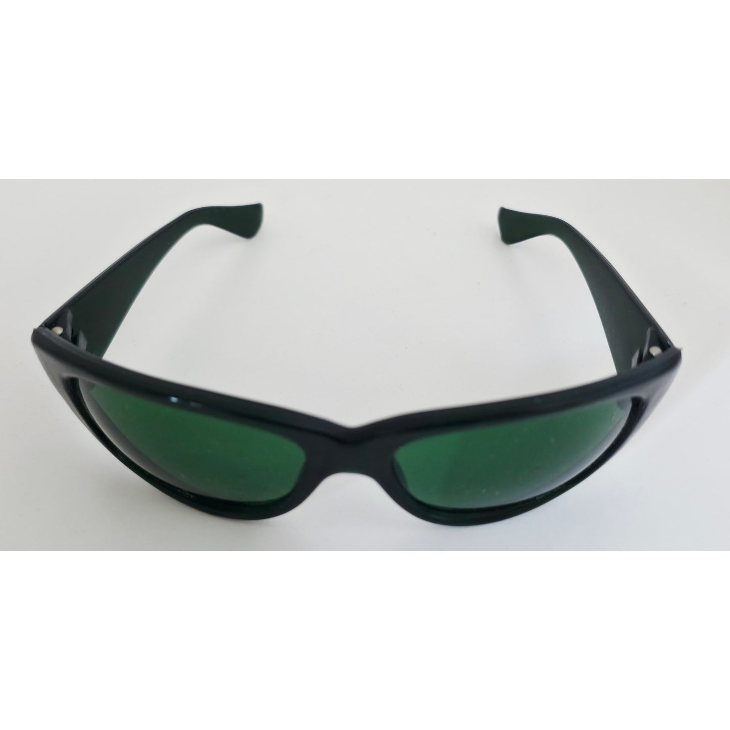 VINTAGE *NEW* 1970's Black Frame with Green Lens Sunglasses