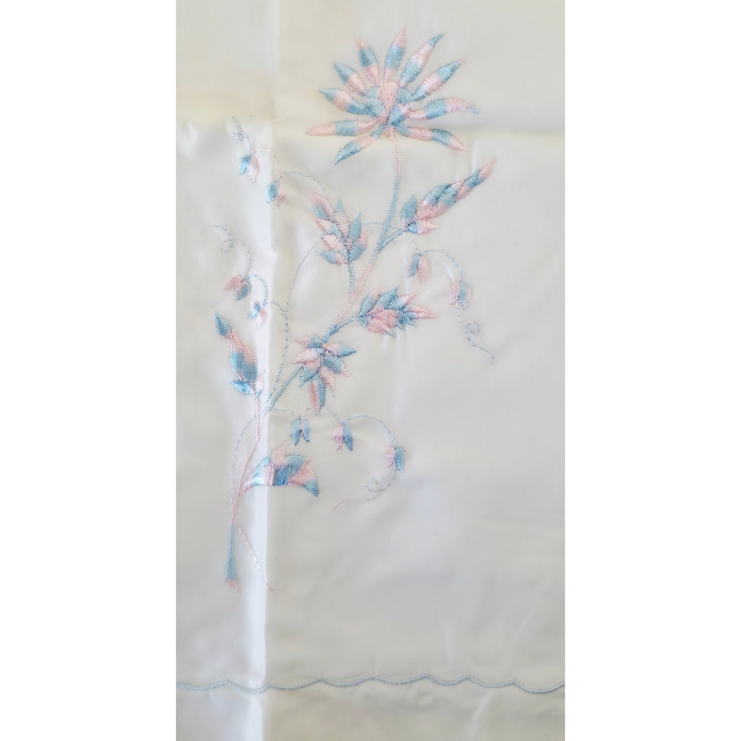 VINTAGE *NEW* 1960's Bradley Women's White with Flower Design Half Slip Size M