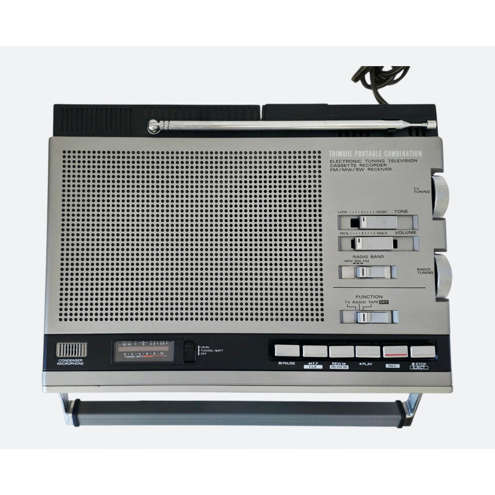 VINTAGE *PRISTINE* 1981 Hitachi K2400 Solid State TV Receiver/Cassette