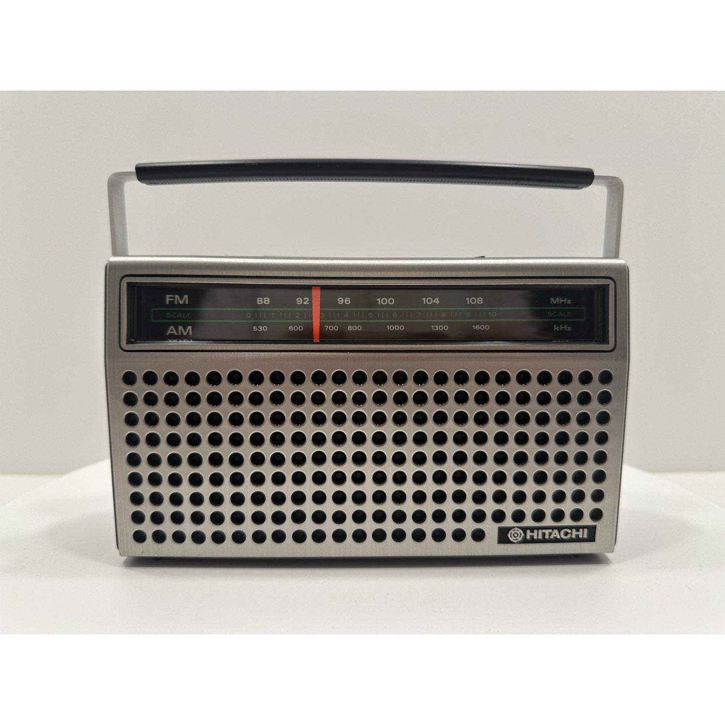 VINTAGE *NEW* 1970's Hitachi KH-434H FM/AM Portable Radio