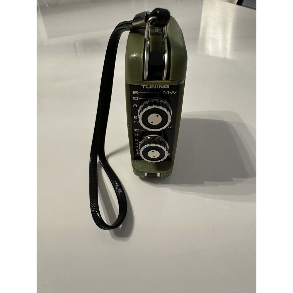 VINTAGE *NEW* Four Star FS-7 Solid State Radio Green