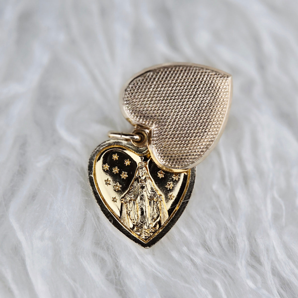 VINTAGE *NEW* 1950's Gold-Toned Heart Shaped Locket 1"