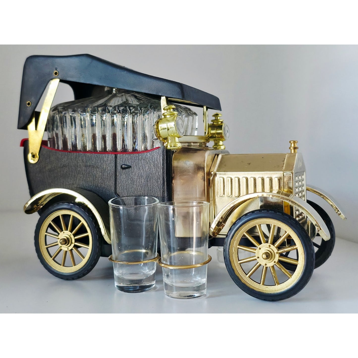 VINTAGE *PRISTINE* 1950's Decanter Music Box 1918 Ford Car w/4 Shot Glasses