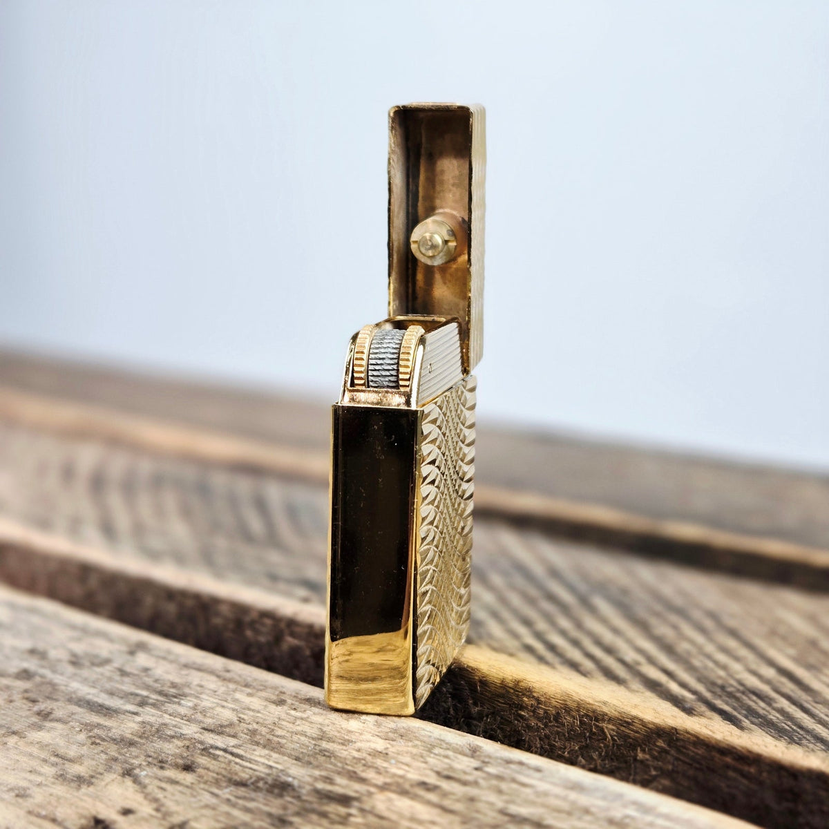 VINTAGE *NEW* 1960's Chalet Rubicon Gold Textured Butane Lighter Japan